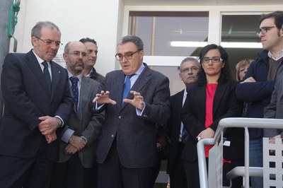L'alcalde, Àngel Ros, durant la seva intervenció en la inauguració del consultori mèdic.
