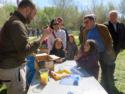 -Unes 2.500 persones assisteixen a la festa de l'aigua a la Mitjana, que enguany està dedicada a l’Aigua i l’Energia.