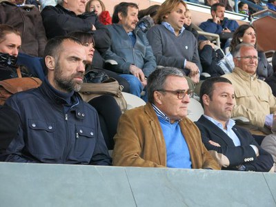 L'alcalde Ros, amb el regidor T.Alonso i el president del Lleida Esportiu, Albert Esteve, a la llotja del Camp d'Esports.