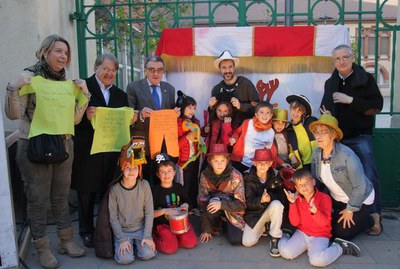Els nens i nenes de l'Aula Municipal de Teatre han omplert la plaça de música i arts escèniques.