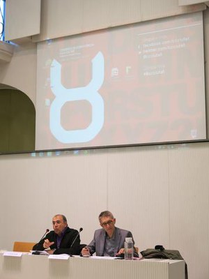 La primera taula ha estat moderada per Salvador Escudé, membre de la Comissió de Salvaguarda dels drets de la ciutadania de Lleida.