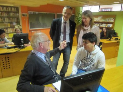 56 joves de la ciutat participen en el programa intergeneracional Stick Jove.