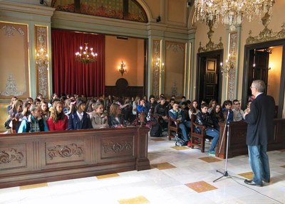 El regidor J. Castillo ha rebut al Saló de Sessions els alumnes de 3r d'ESO de l’Episcopal.
