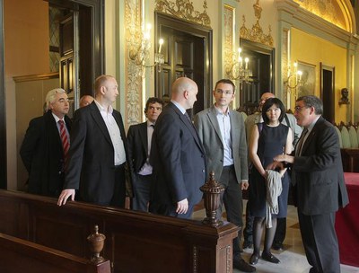 El paer en cap ha donat la benvinguda a Lleida als assistents, i els ha mostrat el Saló de Sessions, el Saló del Retaule i el Museu..