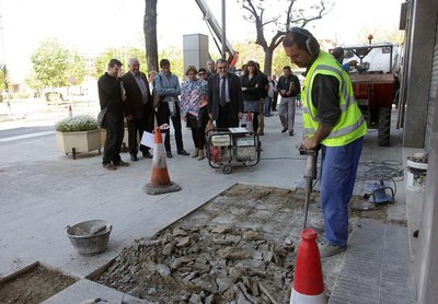 La campanya inclou petites reparacions de voreres.
