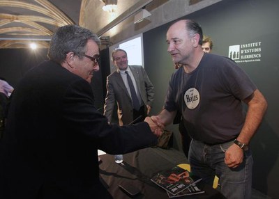 El paer en cap ha felicitat Javier de Castro pel seu llibre, que fa una radiografia gràfica dels últims anys a Lleida a través dels esdeveniments mus….
