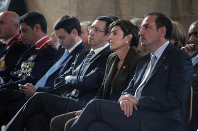 L'alcaldessa accidental, M.Camps, amb el conseller Espadaler, qui ha presidit l'acte del Dia de les Esquadres.