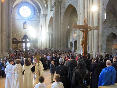 El regidor Txema Alonso ha participat en el Via Crucis, que ha acabat a la Seu Vella.