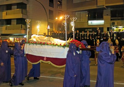 El pas del Crist Jacent de la processó del Sant Enterrament a Lleida.