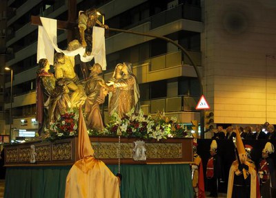 La Congregació de la Puríssima Sang organitza la processó del Sant Enterrament, que consta de tretze passos.