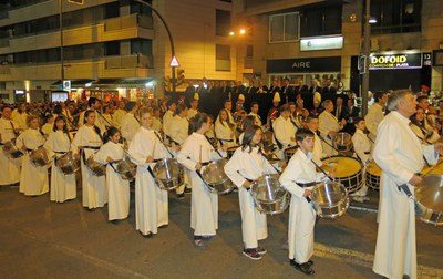 Les autoritats civils i eclesiàstiques de Lleida han seguit la processó del Sant Enterrament de Divendres Sant.