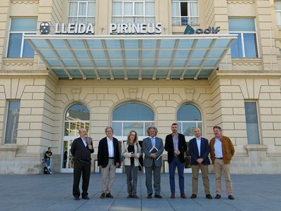 El Tren dels Llacs surt de l'estació Lleida-Pirineus i arriba fins a La Pobla de Segur.