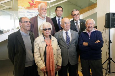 Cinc lleidatans guardonats amb la Creu de Sant Jordi: Lluís Pagès, Josep Vallverdú, Jordi Pàmies, Dolors Sistac i Joan Bellmunt, presents a l'esmorza….