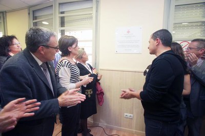 La placa en record de Jordi Marimon, al local social del barri Instituts-Sant Ignasi.