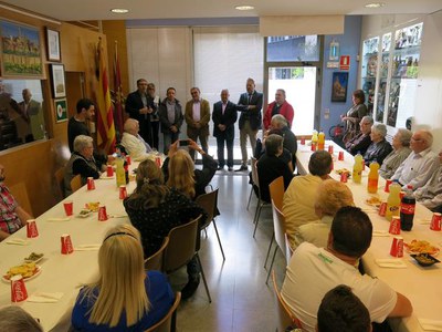 La 29a festa de Sant Jordi en què s'homenatja la gent gran del barri de Jaume I s'ha fet a la seu de l'AV.
