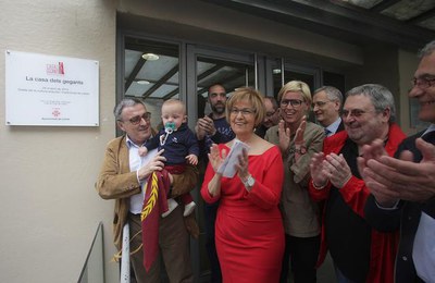 L'alcalde i la tinenta d'alcalde i regidora de Cultura, Montse Parra, han inaugurat oficialment el Museu de la Cultura Popular-Casa dels Gegants, sit….