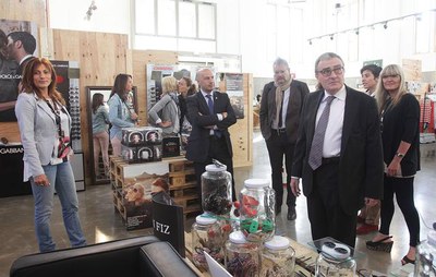 L'alcalde de Lleida, Àngel Ros, que ha assistit al primer dia d'obertura, ha destacat la presència de 14 marques i dos establiments d’hostaleria, en ….