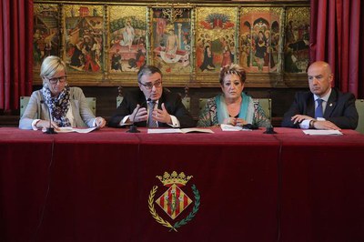 L'alcalde, ÀNgel Ros, ha explicat la tasca que desenvoluparà Rosa Palau a l'Ajuntament de Lleida. L'han acompanyat els tinents d'alcalde Montse Míngu….
