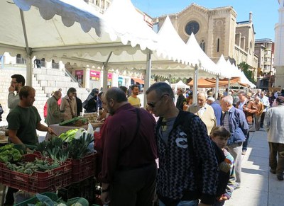 Com en anteriors edicions del mes de maig, el Mercat de l'Hort a Taula ha aprofitat la Fira de Titelles per oferir matí i tarda els seus productes ag….