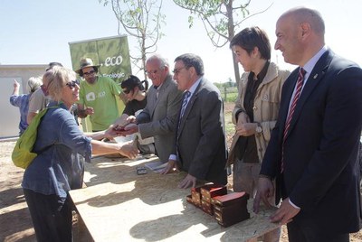 El paer en cap, amb un dels adjudicataris dels horts de Pardinyes.