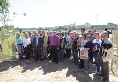 L'alcalde de Lleida, Àngel Ros, ha fet el lliurament de les claus als nous adjudicataris d'un dels horts de Pardinyes.