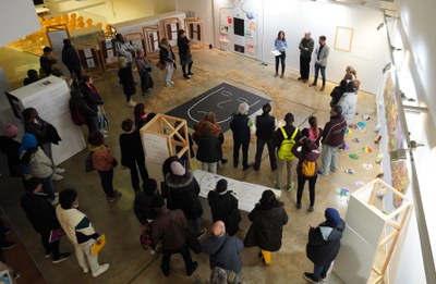 A partir d’avui , es pot visitar l’exposició ‘Crisàlides, de la vulnerabilitat a l’acte creatiu transformador’ a l’Escola d’Art Municipal Leandre Cri….