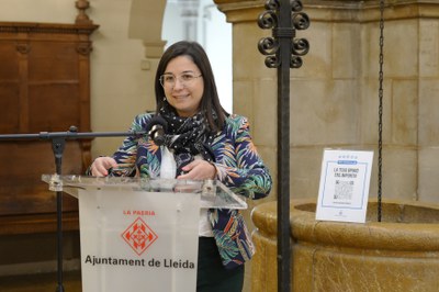 La tinent d'alcalde Jordina Freixanet durant la presentació al Pati del Palau de Paeria..