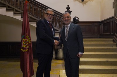Jaume Collboni ha visitat la Paeria per primera vegada com a alcalde de Barcelona..