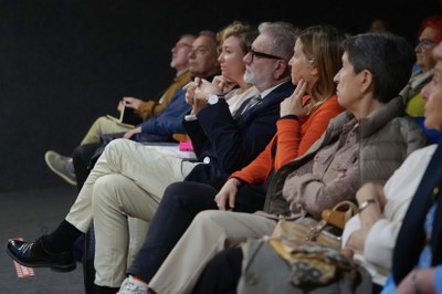 El paer en cap, Fèlix Larrosa, i la regidora Pilar Bosch han assistit a la taula rodona "Magre i la política"..