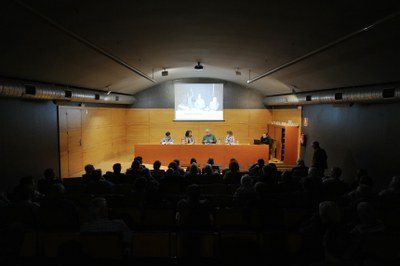 En la conversa sobre el Magre polític, hi han intervingut Magda Ballester, Antonieta Jarne i Josep Varela..