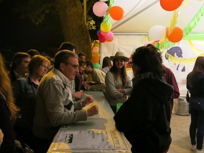 L'alcalde, en una de les barres de La Sirollada..
