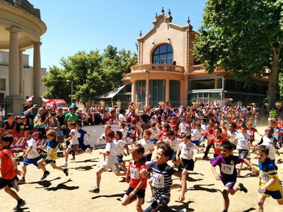 la 16a Milla Urbana Escolar “XVIII Memorial Jeroni Saura" inclou les categories prebenjamins, benjamins i alevins.