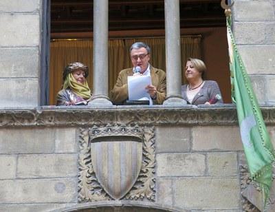 En la recreació de les Ambaixades, l’alcalde de Lleida ha recitat els versos finals.
