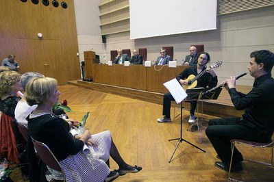 L'acte de lliurament de les orles als graduats sènior ha acabat amb una actuació musical.