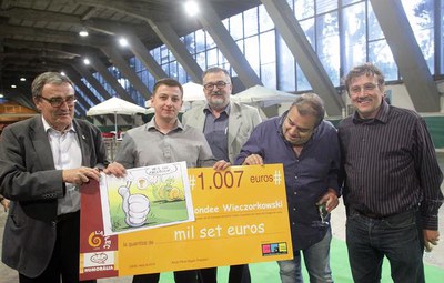 Aquest divendres també s'ha lliurat el premi del VII Concurs d’Humor gràfic Caragoler a Konrad Kondee Wieczorkowski.