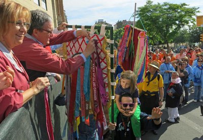 La imposició de les escarapel·les del XXXV Aplec del Caragol.