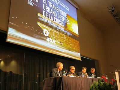 El congrés, celebrat a la Llotja, ha aplegat professionals del transport d'arreu del territori.