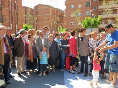 L'acte inaugural de la plaça de Balàfia ha aplegat els veïns del barri, que han celebrat l'estrena.