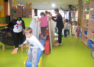 El “Hi havia una vegada una ludoteca”, que s'ha fet aquest curs a la ludoteca de La Bordeta, s'ha centrat en un conte sobre un viatge a l’Antàrtida.