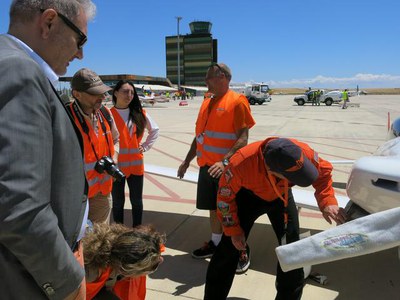 Fèlix Larrosa ha saludat els pilots que han competit aquest diumenge a l'aeroport de Lleida-Alguaire al Lleida Air Challange.