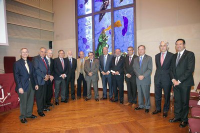 A l'acte també han assistit els exrectors de la UdL, Jaume Porta i Joan Viñas, així com nombroses autoritats de la ciutat i del territori.