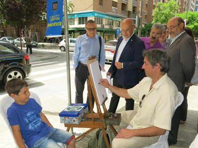 9 artistes fan avui caricatures als vianants i clients de l'Eix Comercial en el marc d'Humoreix.