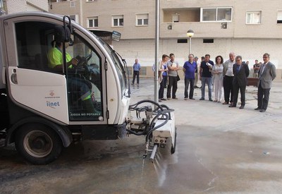 Una trentena de persones treballen fins dissabte en aquesta campanya intensiva de neteja de carrers, places, embornals i mobiliari urbà, així com pet….