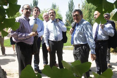 L' Arboretum té 6,7 hectàrees amb diferents col·leccions científiques de plantes. A la imatge, les autoritats han assistit a les explicacions sobre u….