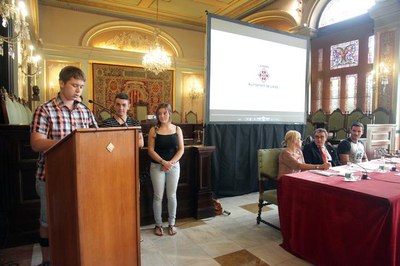 Els nois i noies han llegit un manifest sobre l'esport a Lleida.