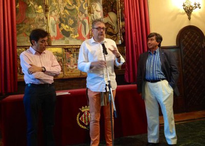 Fèlix Larrosa ha donat la benvinguda a la Paeria i a la ciutat als pilots de la Volta Aèria de Catalunya.