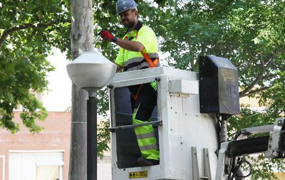 Es canvien prop de 1.500 punts de llum existents, de tal manera que s’homogeneïtzaran els nivells lumínics de tot el barri.