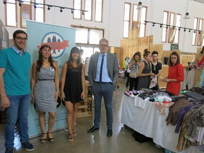 F.Larrosa i O.Yuguero amb les impulsores del Mercat de la Repesca que enguany s'ha traslladat al Mercat del Pla.