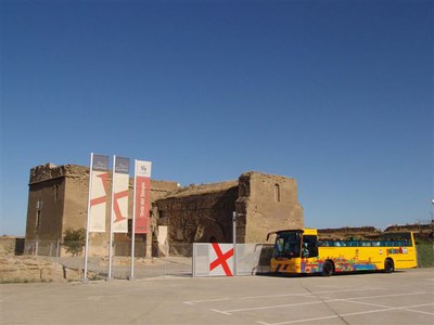 Avui s’ha posat en marxa la temporada d'estiu del Bus Turístic que ofereix l’entrada gratuïta a Gardeny als seus passatgers (imatge d'arxiu).