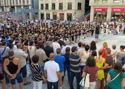 La plaça de Sant Joan s'ha ompert de batucada en la Festa de la Música.